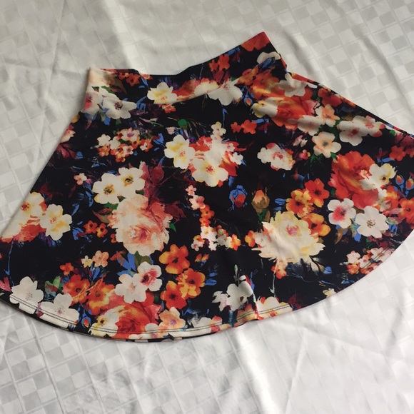 Dresses & Skirts - 🛍Floral skirt